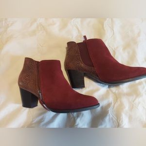 Vionic Orthaheel Anne Merlot Snake Print Suede Leather Boots Size 8